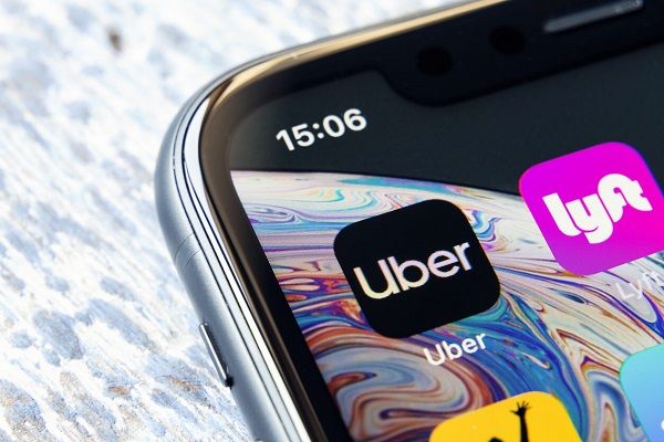 Rideshare apps on a phone